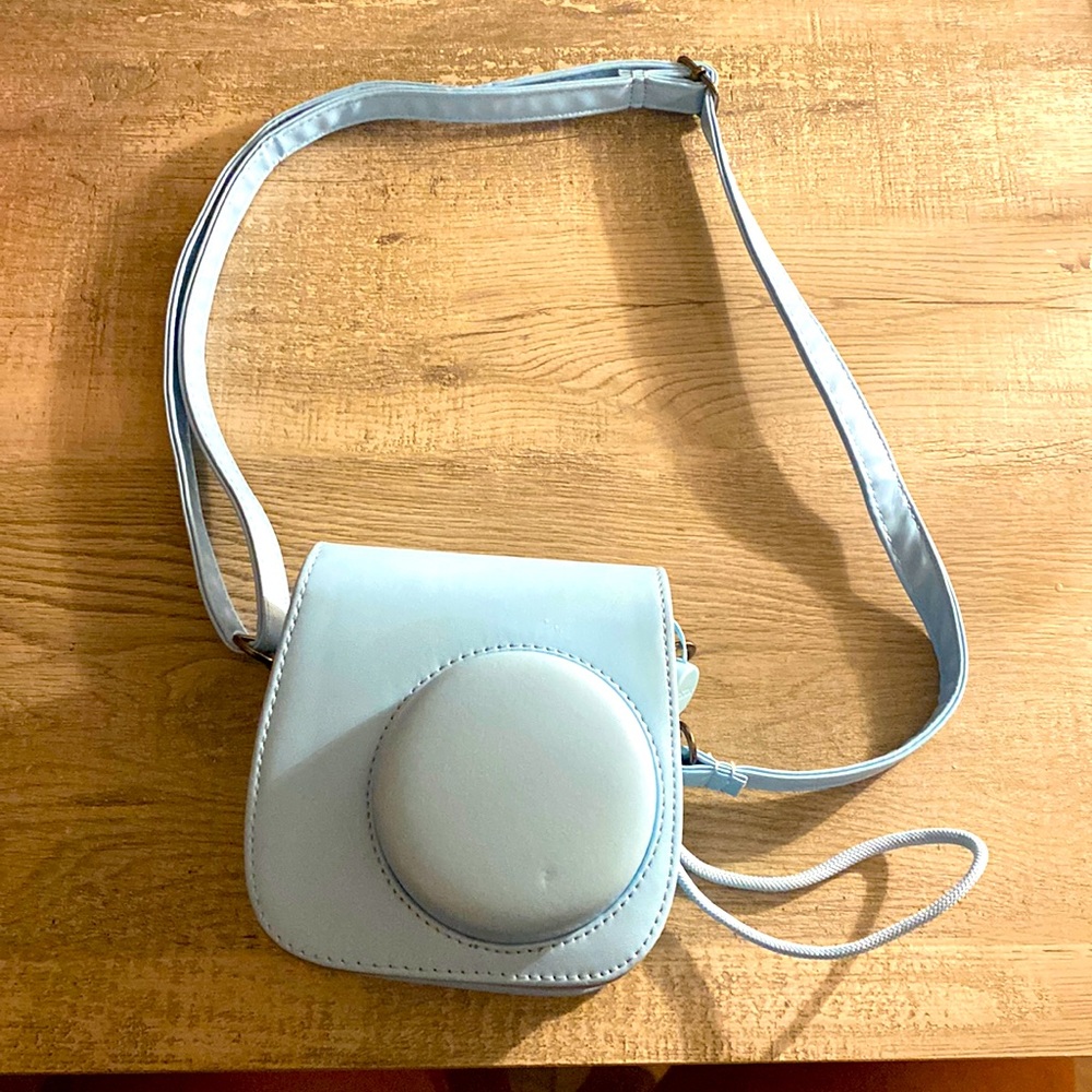 Instant camera